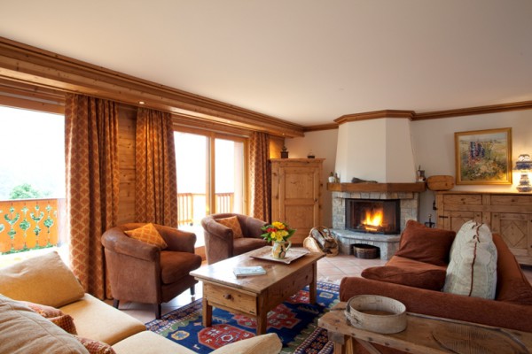 Chalet Fugue with open fireplace