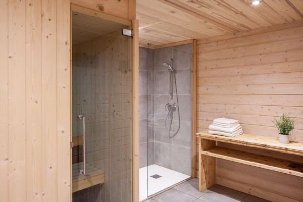 Chalets in Meribel for groups with hot-tubs