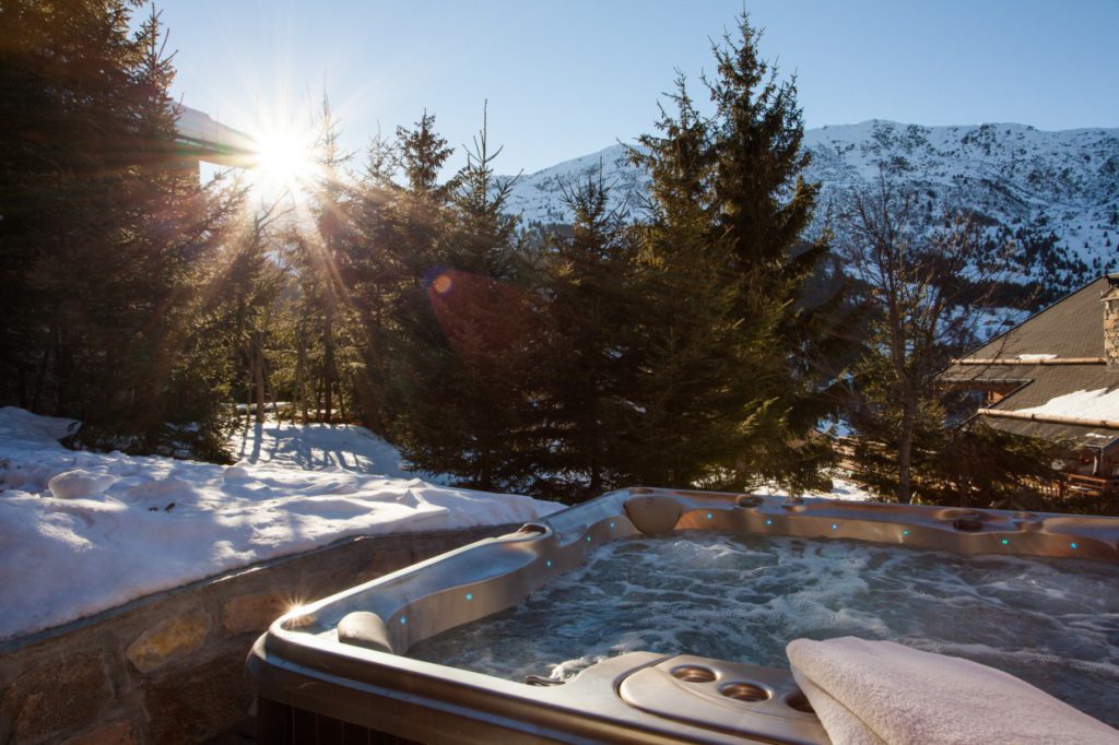 Snow next to a hot tub at the 'Serpolet' ski chalet
